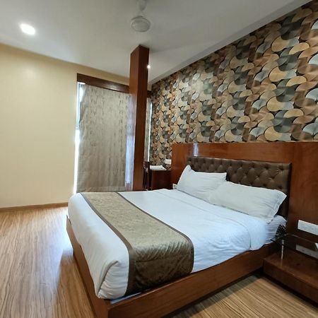Hotel Arton Regency Near Terminal 2 Airport مومباي المظهر الخارجي الصورة