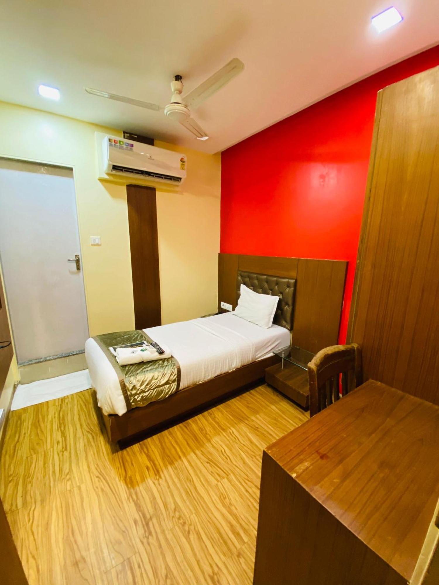 Hotel Arton Regency Near Terminal 2 Airport مومباي المظهر الخارجي الصورة